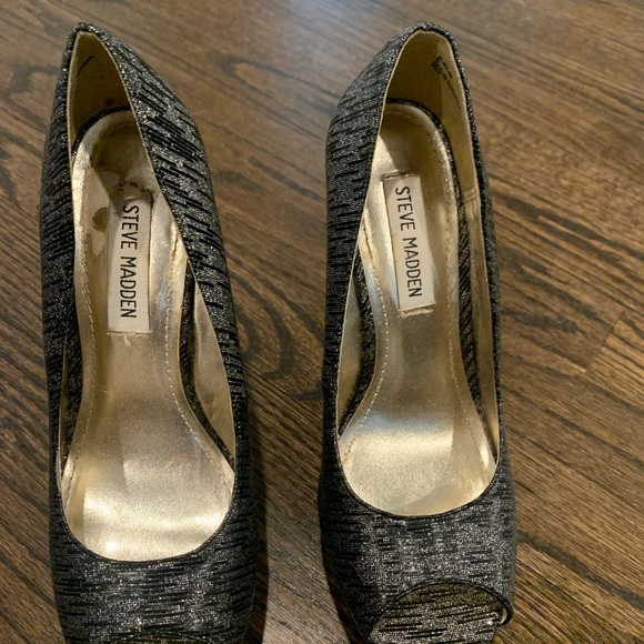 Steve Madden black and silver open toe wedges size 6 - Picture 2 of 3
